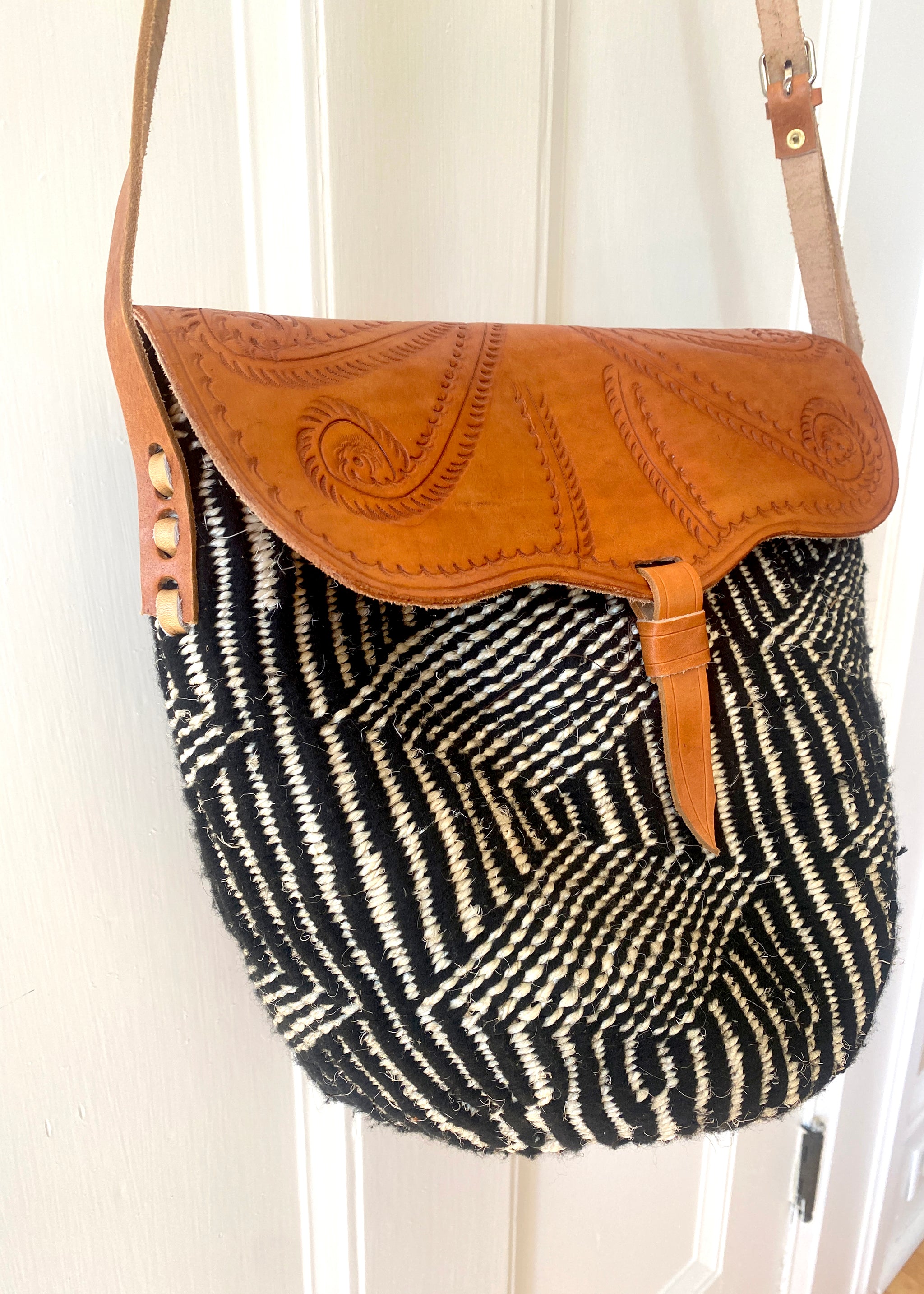 Wander leather online handbags